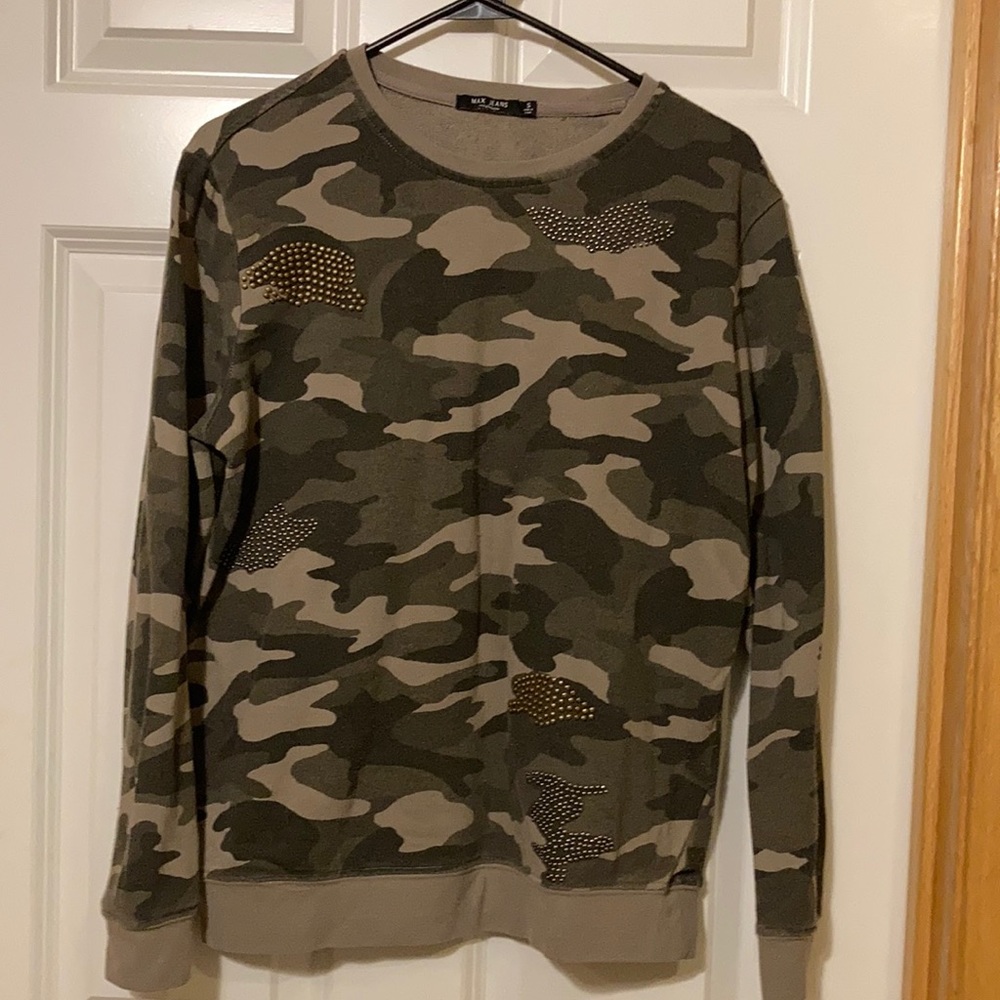 Max Jeans Camo Print Beaded Sweatshirt. sizeS